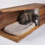 Домик для кота, сделанный из досок