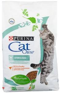 Сухие гранулы Cat Chow для стерилизованных кошек.
